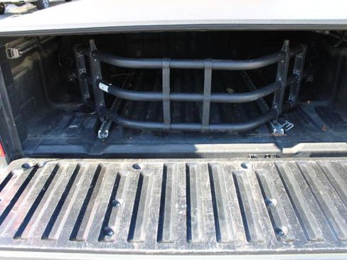 Used 2014 Nissan Frontier SL image 17