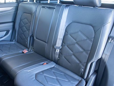 Used 2024 Volkswagen Atlas Cross Sport SE image 19