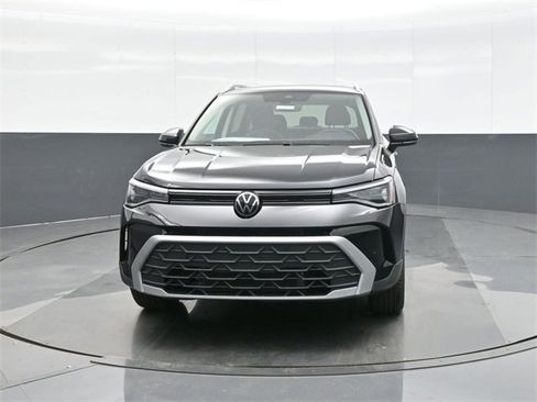 New 2026 Volkswagen Taos SE image 2