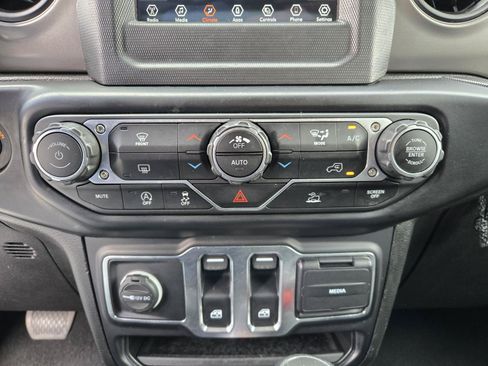 Used 2021 Jeep Wrangler Sport AWD/4WD image 12
