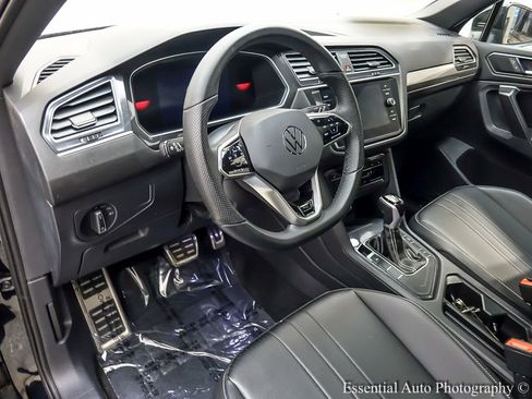 Used 2024 Volkswagen Tiguan SE R-Line w/ MDO Package, Three-Row image 11