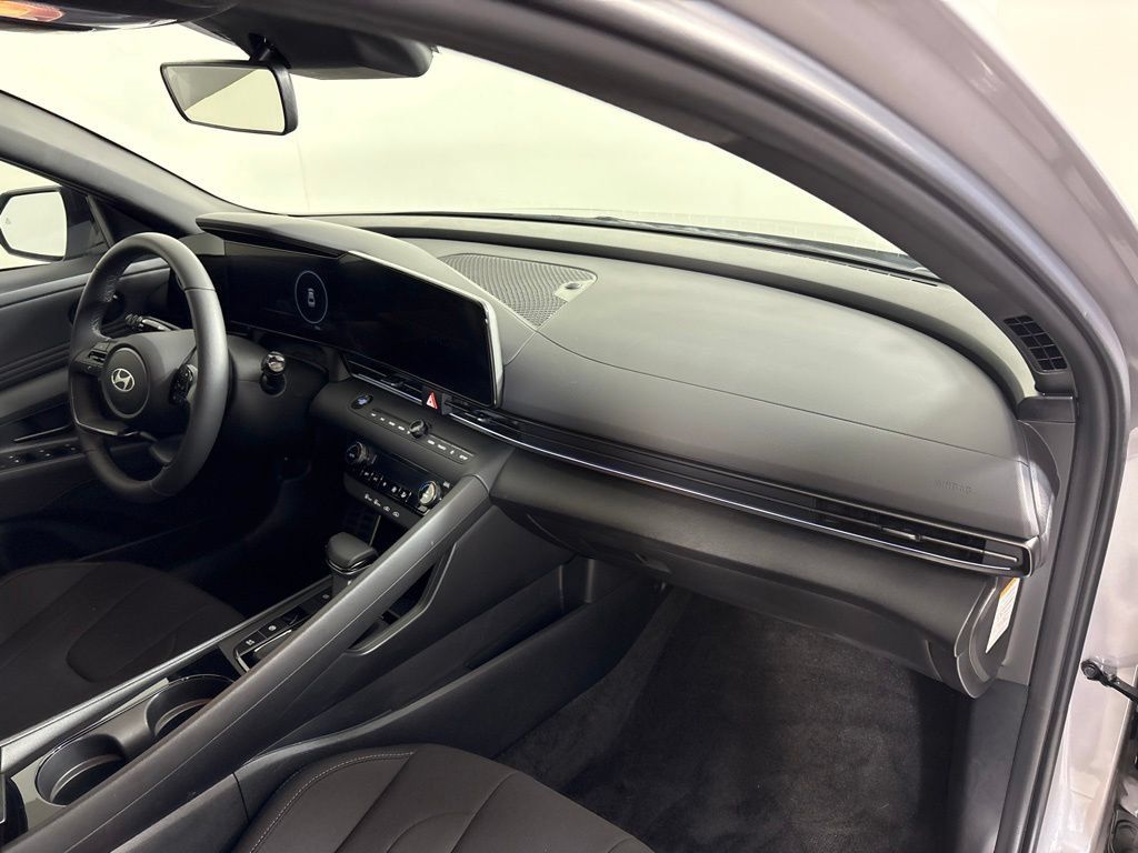 New 2025 Hyundai Elantra SEL FWD image 13