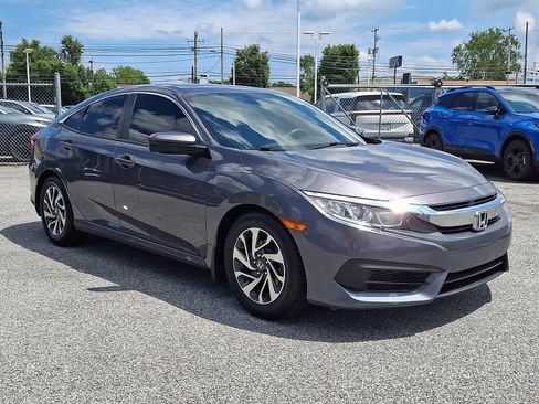 Used 2018 Honda Civic EX image 3