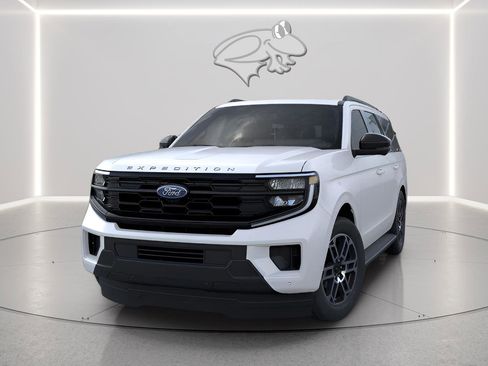 New 2025 Ford Expedition Active image 2
