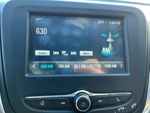 Used 2018 Chevrolet Equinox LS image 22