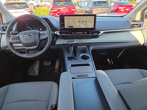 Certified 2026 Toyota Sienna XLE AWD/4WD image 20