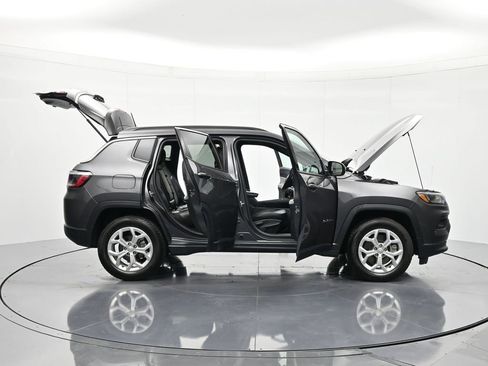 Used 2024 Jeep Compass Latitude AWD/4WD image 46
