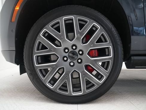 Used 2025 GMC Yukon Denali Ultimate w/ LPO, Floor Liner Package AWD/4WD image 7