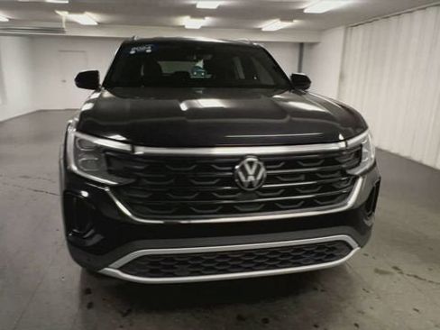 Used 2024 Volkswagen Atlas Cross Sport SE AWD/4WD image 3