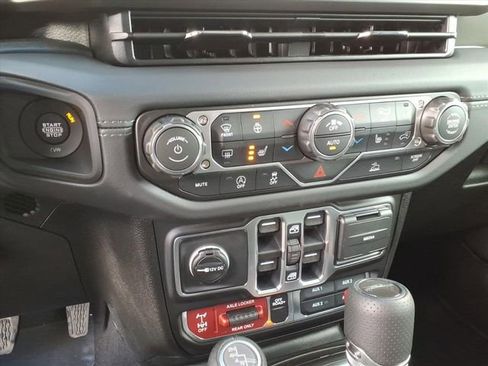 New 2026 Jeep Gladiator Mojave w/ Technology Group AWD/4WD image 18