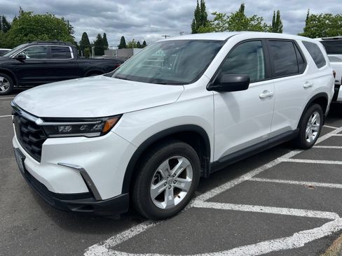 Used 2023 Honda Pilot LX image 1