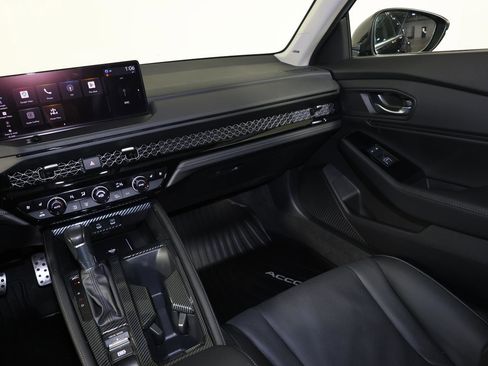 Used 2023 Honda Accord Touring image 11