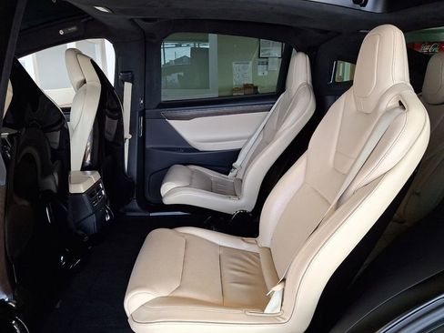 Used 2016 Tesla Model X P90D image 10