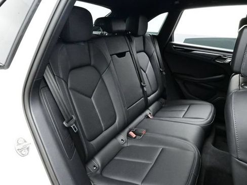 Certified 2024 Porsche Macan AWD/4WD image 16