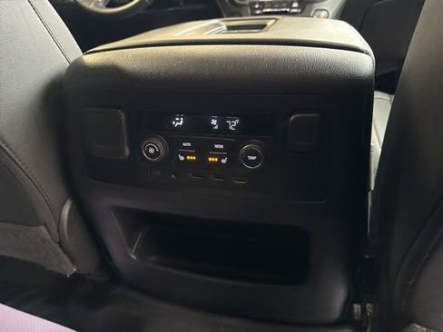Used 2019 Chevrolet Suburban Premier image 31