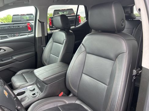 Used 2021 Chevrolet Traverse LT w/ LT Premium Package FWD image 11