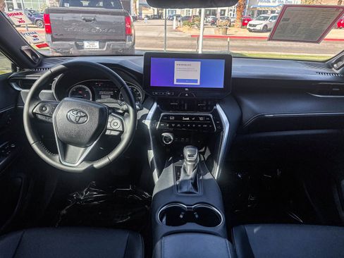 Certified 2023 Toyota Venza XLE image 15