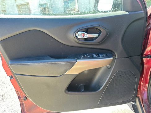 Used 2017 Jeep Cherokee Sport image 8