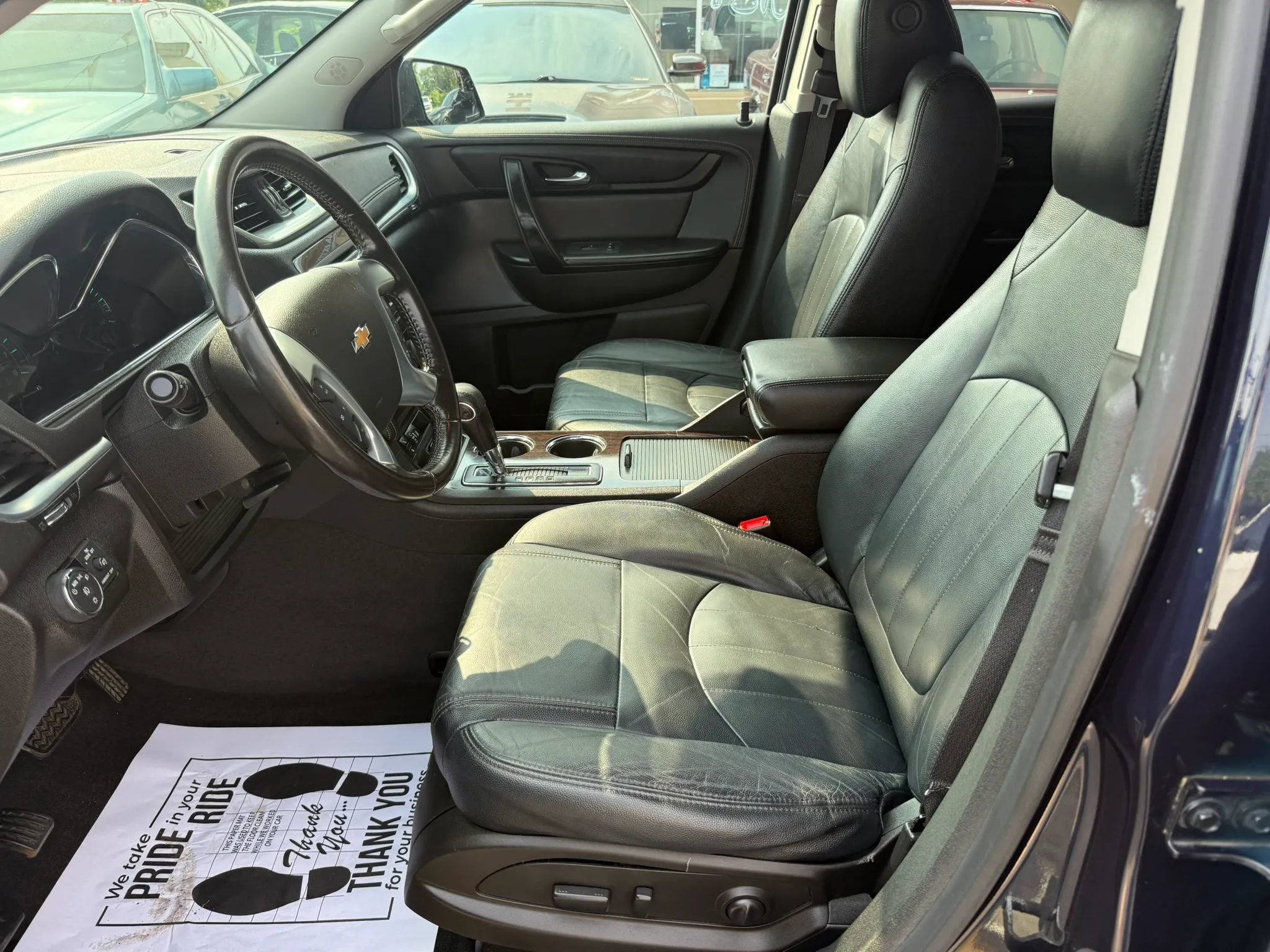 Used 2017 Chevrolet Traverse LT w/ Style and Technology Package FWD image 12