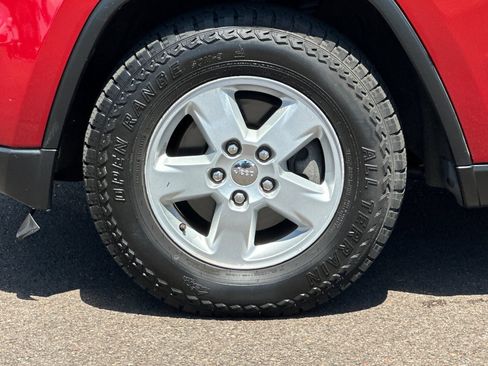 Used 2011 Jeep Grand Cherokee Laredo w/ Trailer Tow Group AWD/4WD image 24