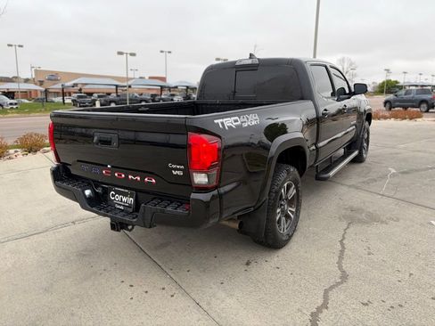 Used 2019 Toyota Tacoma TRD Sport w/ TRD Premium Sport Package AWD/4WD image 13