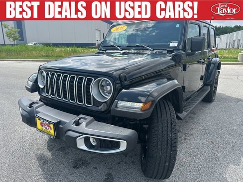 Used 2025 Jeep Wrangler Unlimited Sahara AWD/4WD image 8