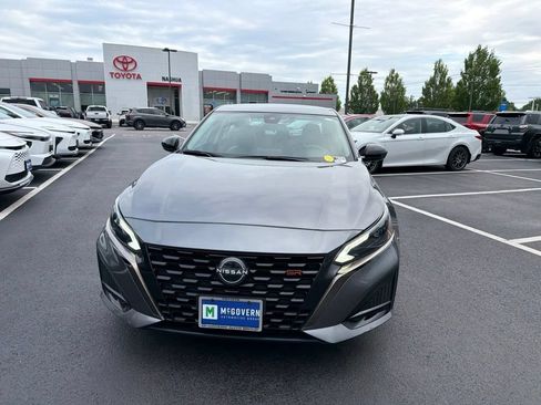 Used 2024 Nissan Altima 2.5 SR FWD image 2