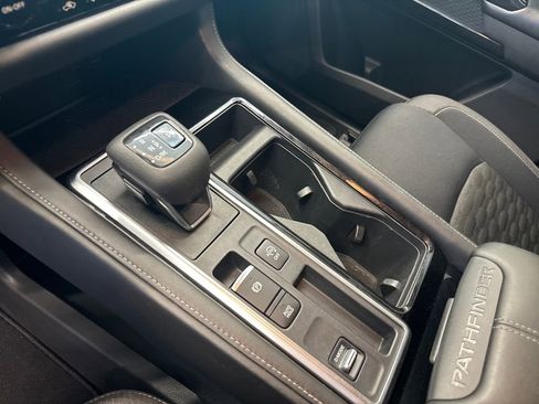 Used 2022 Nissan Pathfinder SV image 27