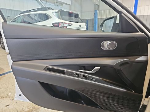 New 2026 Hyundai Elantra SE FWD image 28