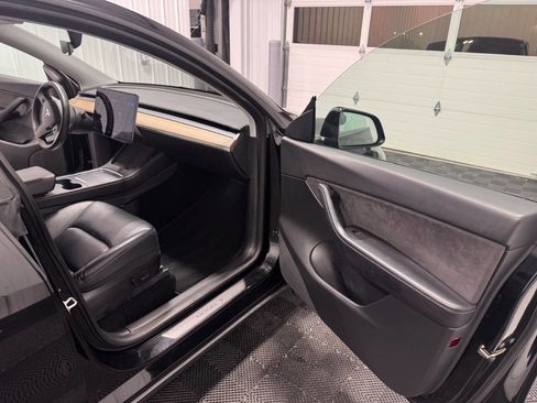 Used 2021 Tesla Model Y Long Range image 17