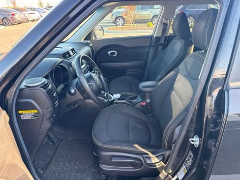 Used 2015 Kia Soul + FWD image 8