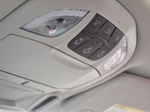 Used 2023 Chrysler Pacifica Limited FWD image 33
