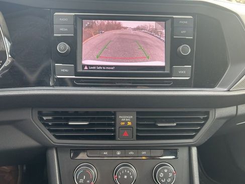 Used 2023 Volkswagen Jetta S image 3