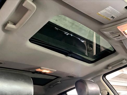 Used 2011 Land Rover LR4 HSE image 13