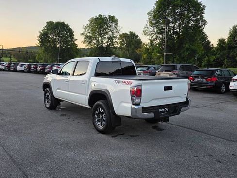Used 2022 Toyota Tacoma TRD Off-Road AWD/4WD image 6
