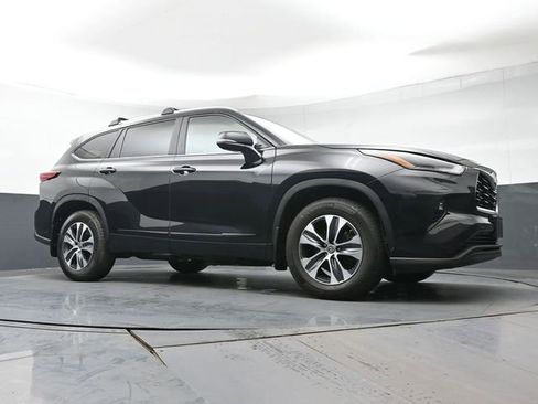 Used 2023 Toyota Highlander XLE AWD/4WD image 34