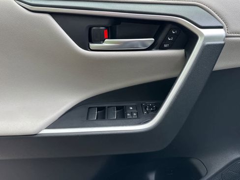 Used 2019 Toyota RAV4 Limited AWD/4WD image 12