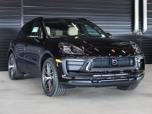 New 2026 Porsche Macan image 7