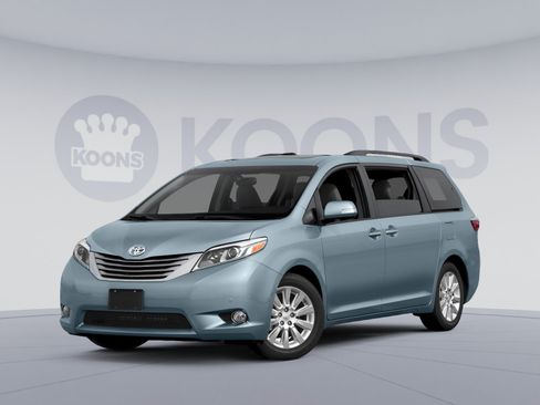 Used 2015 Toyota Sienna XLE Premium FWD image 1
