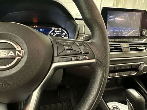 Used 2024 Nissan Altima 2.5 SV FWD image 9
