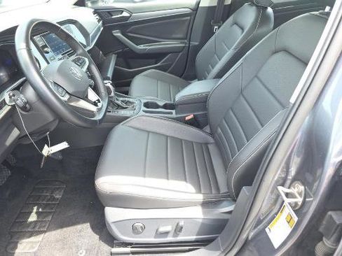 Used 2022 Volkswagen Jetta SE image 6