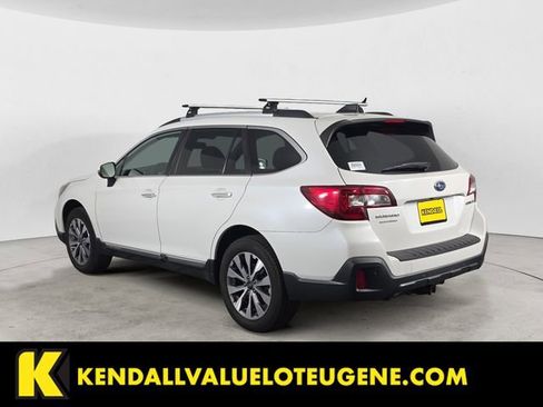 Used 2018 Subaru Outback 2.5i Touring AWD/4WD image 3