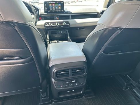 Used 2023 Honda Pilot Touring image 21