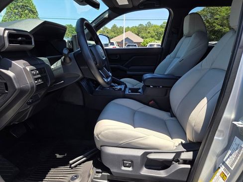 Certified 2024 Toyota Tacoma SR5 AWD/4WD image 5