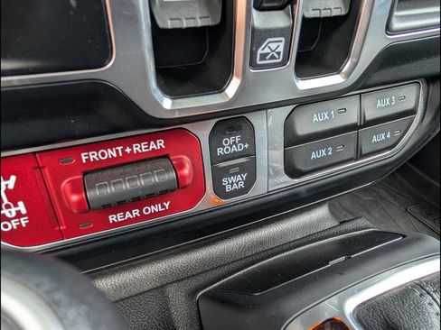 Used 2024 Jeep Wrangler Unlimited Rubicon AWD/4WD image 12