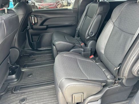 Used 2025 Toyota Sienna Limited AWD/4WD image 18