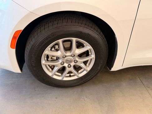 Used 2023 Chrysler Voyager LX FWD image 15
