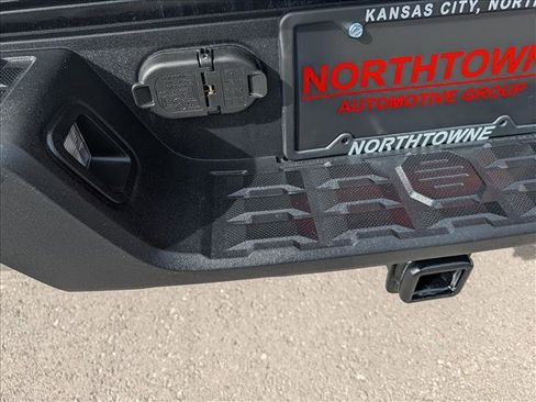 Used 2021 Toyota Tacoma SR5 AWD/4WD image 19