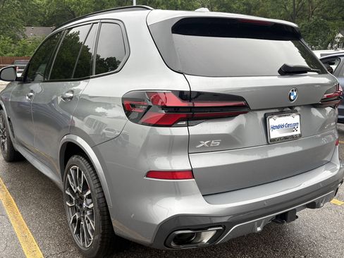 Used 2024 BMW X5 xDrive40i w/ M Sport Package AWD/4WD image 8