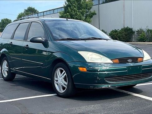 Used 2001 Ford Focus SE FWD image 2